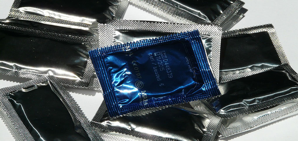 Using Condoms and Dental Dams for Safer Oral Sex