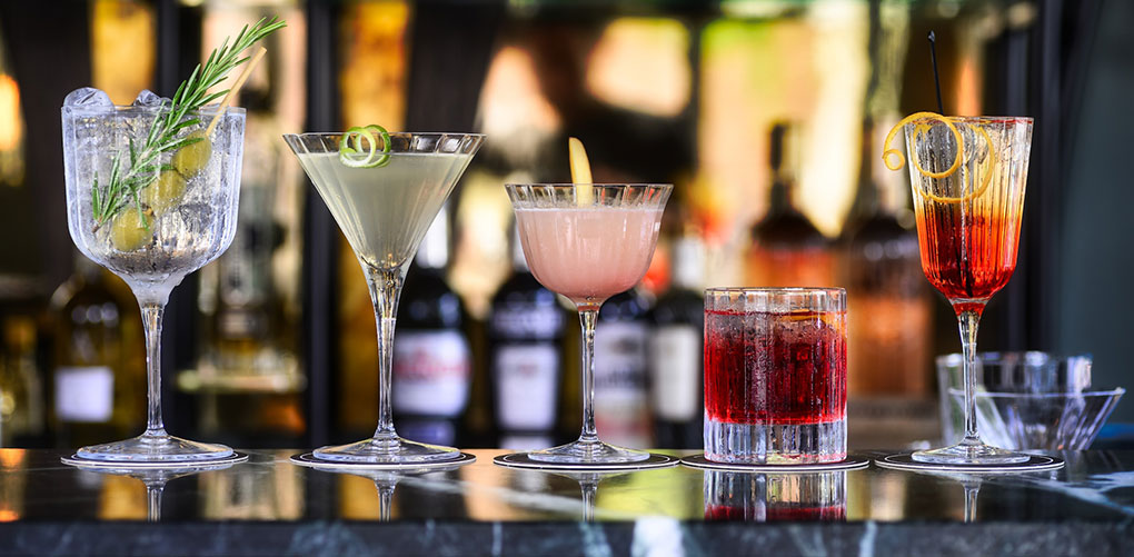 What Are The 5 Best And 5 Worst Drinks To Order On A Date
