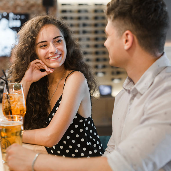 Which Is Better For Meeting People: Tinder Or A Bar?