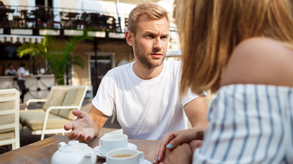 Dating Deal Breakers: 7 Red Flags To Run From